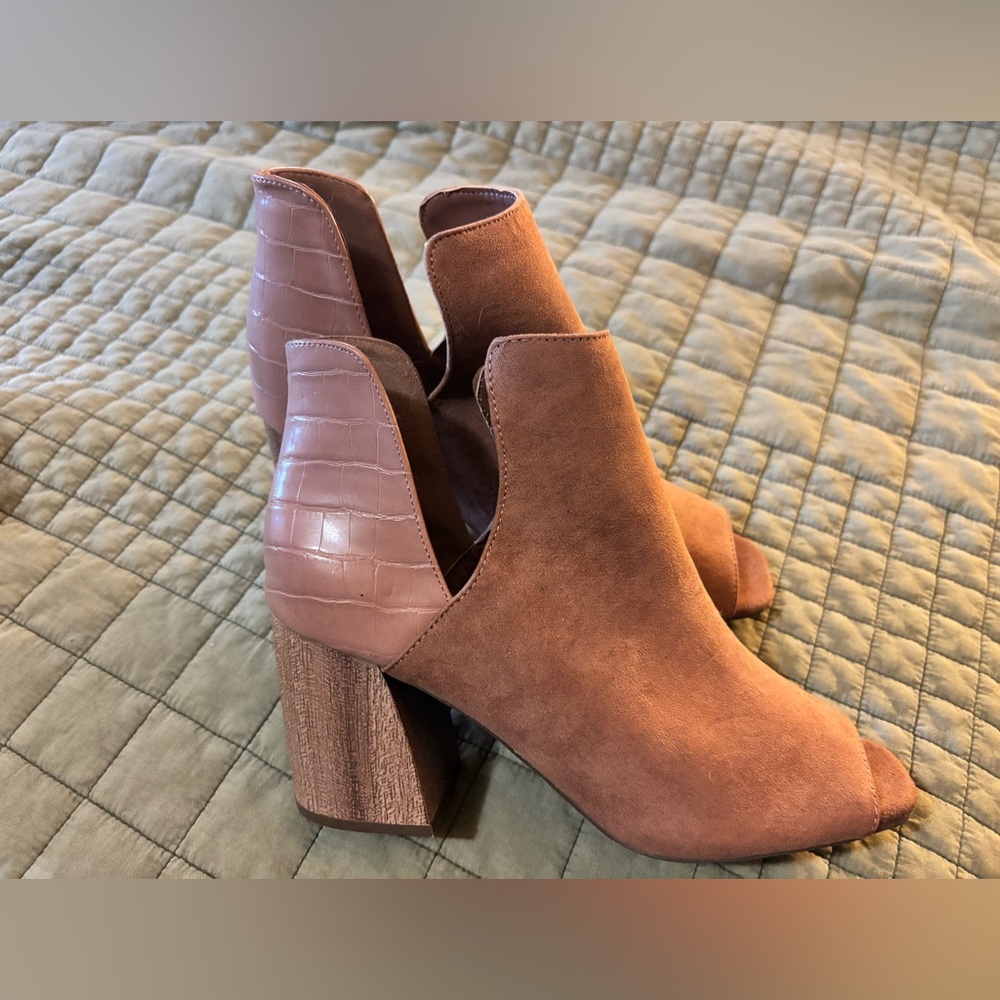 Qupid light croc pink/ Tan Ankle Boots
